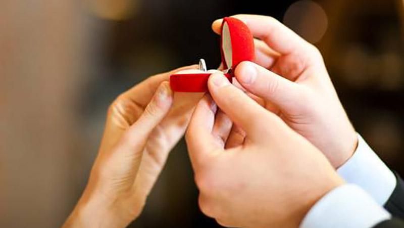 До 3 років за ґратами: українці можуть нести кримінальну відповідальність за освідчення До 3 років за ґратами: українці можуть нести кримінальну відповідальність за освідчення