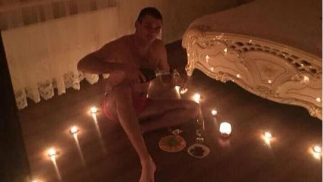В Instagram появилось пикантное фото одесского прокурора, который готовится ко Дню Валентина