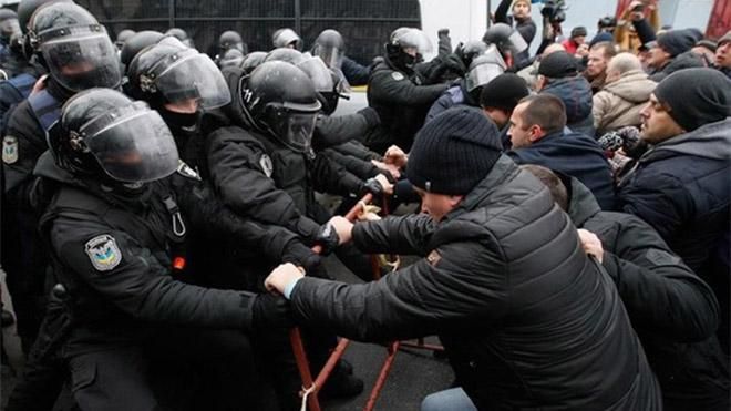 Правоохранители попытались зачистить палаточный городок под Радой