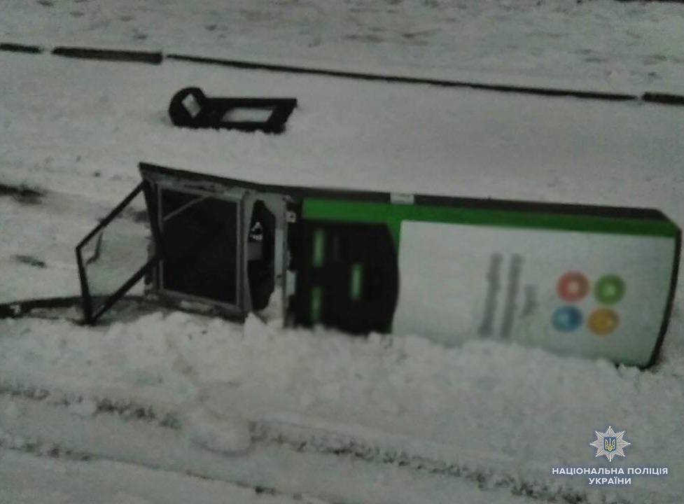 Поліція затримала крадіїв банківських платіжних терміналів Поліція затримала крадіїв банківських платіжних терміналів