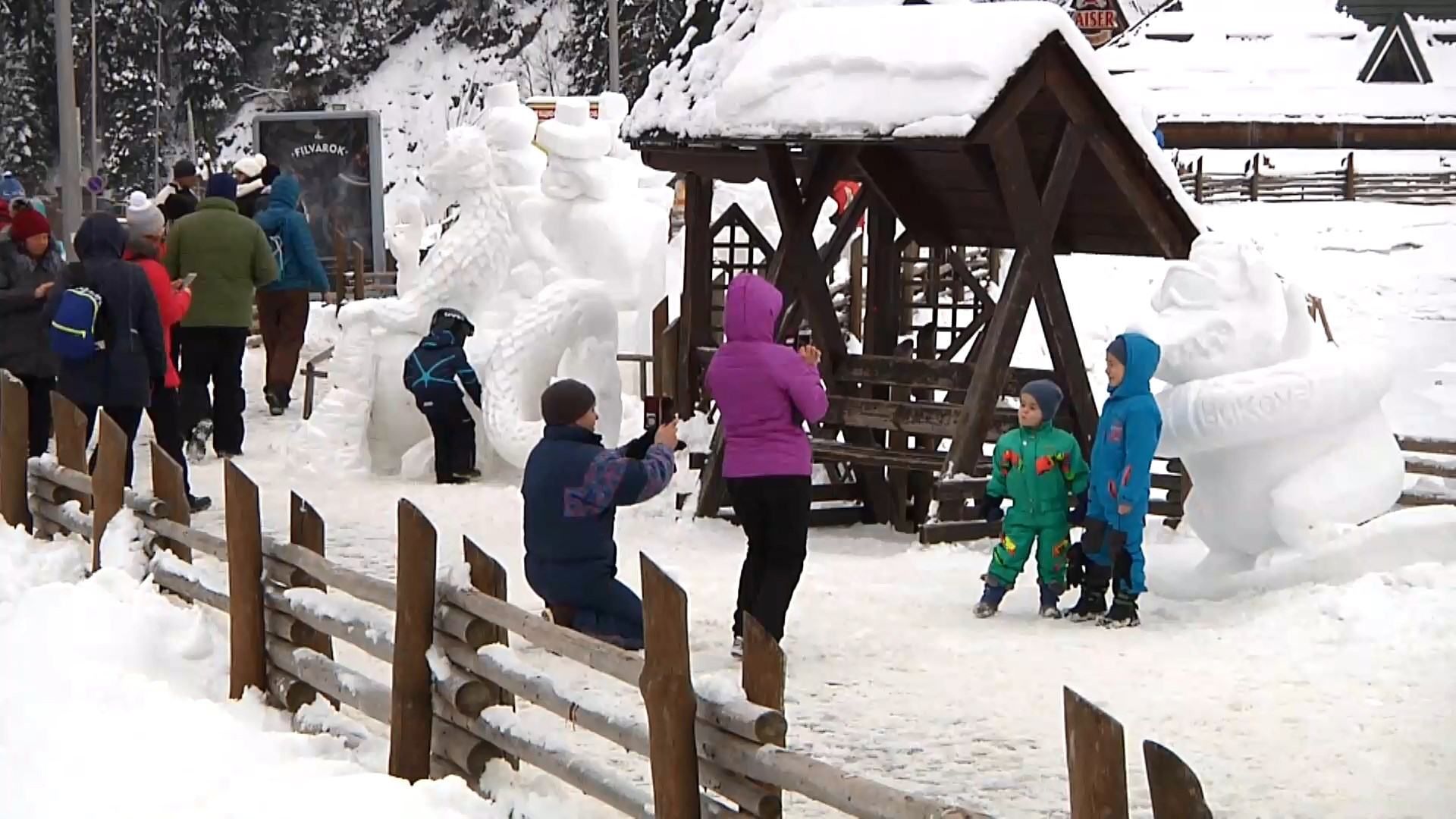 В Буковеле состоялся фестиваль снежных фигур