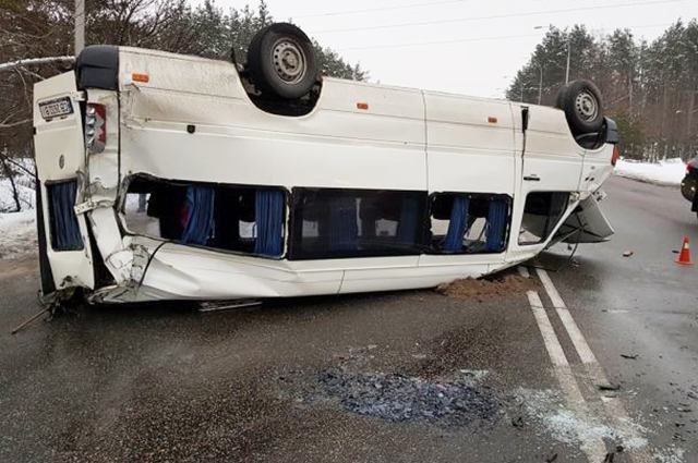 Потрійна ДТП під Києвом: зіткнулися автобус із прикордонниками, легковик та "швидка" Потрійна ДТП під Києвом: зіткнулися автобус із прикордонниками, легковик та "швидка"