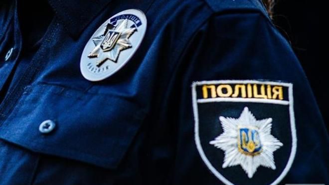 Героїчний вчинок: патрульний ризикуючи власним життям врятував літню жінку Героїчний вчинок: патрульний ризикуючи власним життям врятував літню жінку