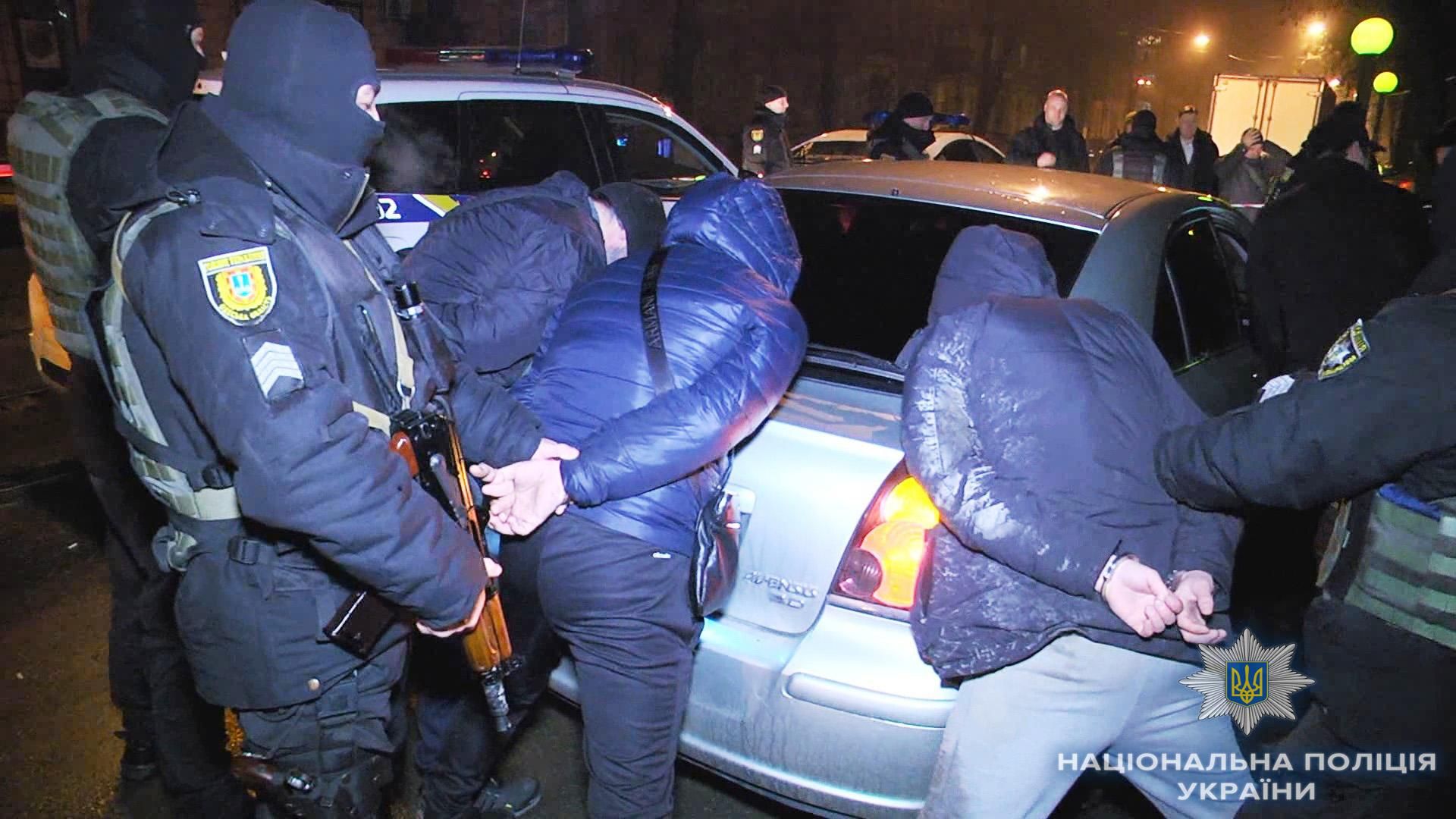 В Одесі троє росіян погрожували перехожим ножем: фото та відео