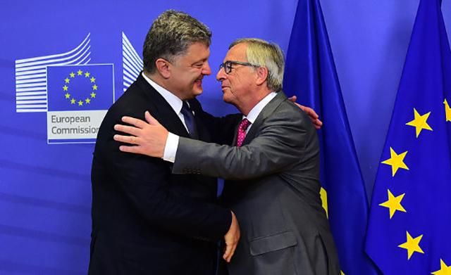 Порошенко зустрівся з Юнкером у Мюнхені: названі теми розмови Порошенко зустрівся з Юнкером у Мюнхені: названі теми розмови