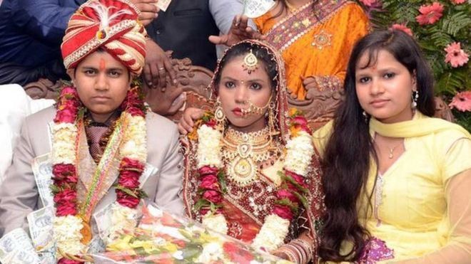 В Індії жінка прикинулась чоловіком і двічі одружилась заради наживи
