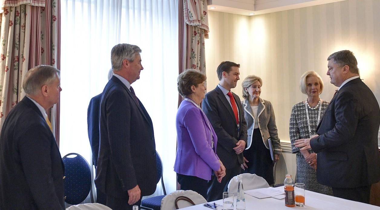 Порошенко договорился с Конгрессом США о действиях относительно освобождения Крыма Порошенко договорился с Конгрессом США о действиях относительно освобождения Крыма