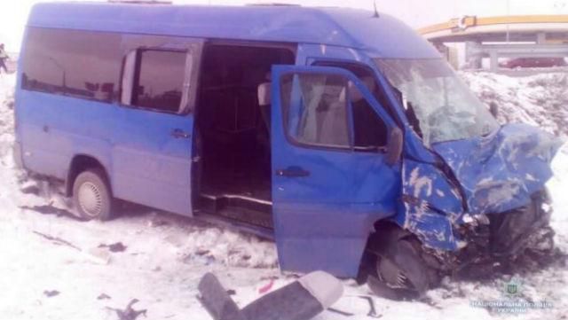 Мощная ДТП с учениками под Киевом: момент аварии попал на видео Мощная ДТП с учениками под Киевом: момент аварии попал на видео