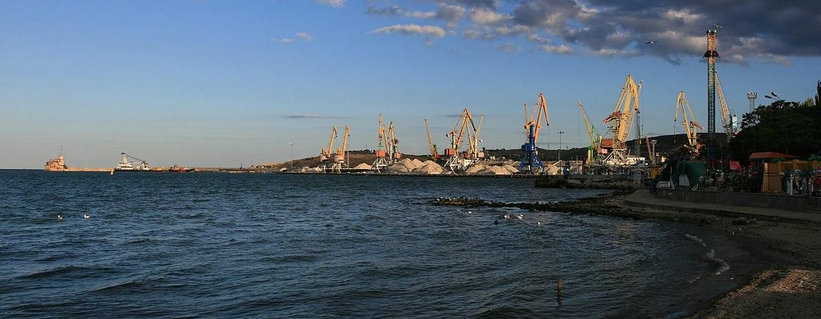 За полгода в порты Крыма незаконно зашли почти 600 судов