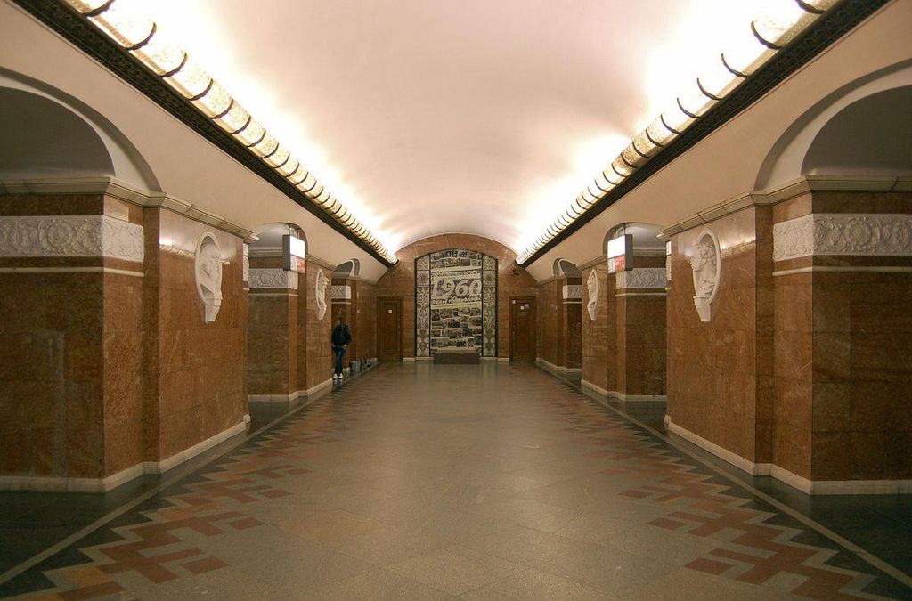 У Києві терміново закрили 6 станцій метро У Києві терміново закрили 6 станцій метро