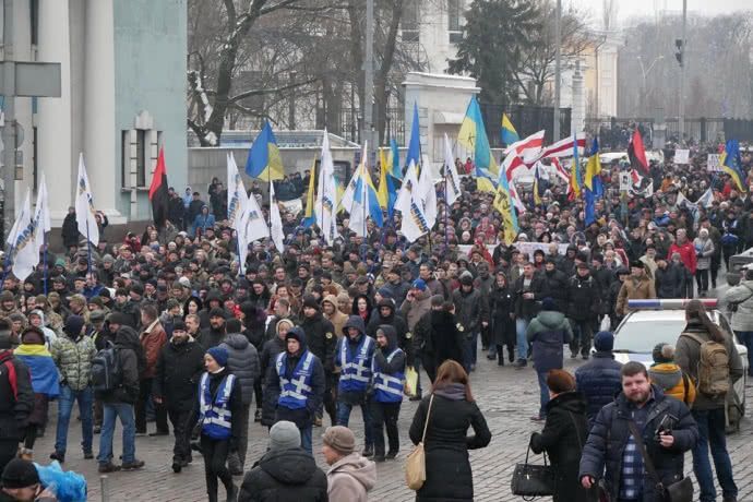 Более 5 тысяч человек "Марша за будущее" отправились к Михайловской площади