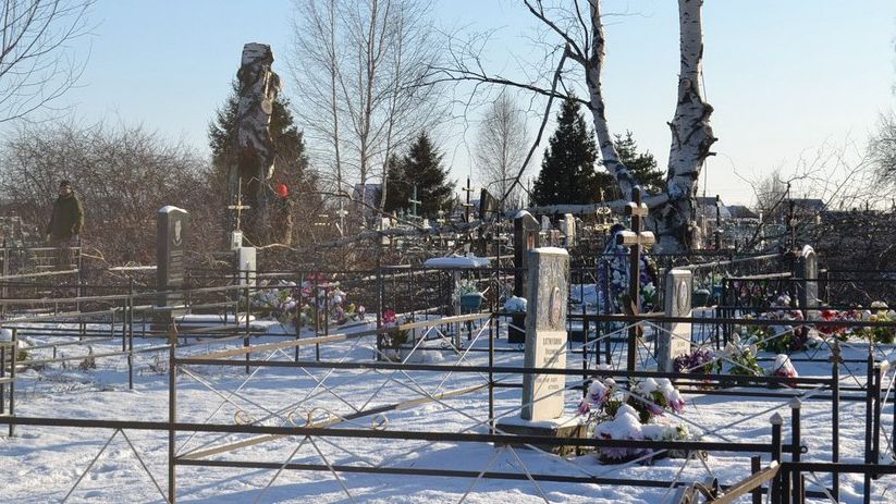 На могиле неизвестного солдата возле Севастополя построили дом