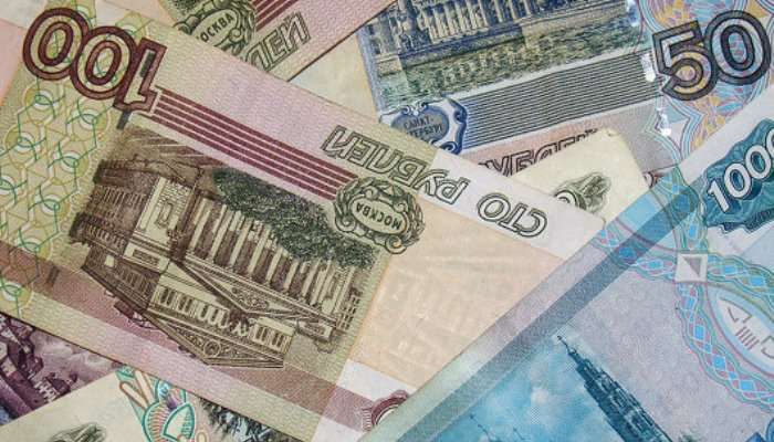 П'яний водій у Харкові після аварії намагався дати хабара поліцейським російськими рублями П'яний водій у Харкові після аварії намагався дати хабара поліцейським російськими рублями