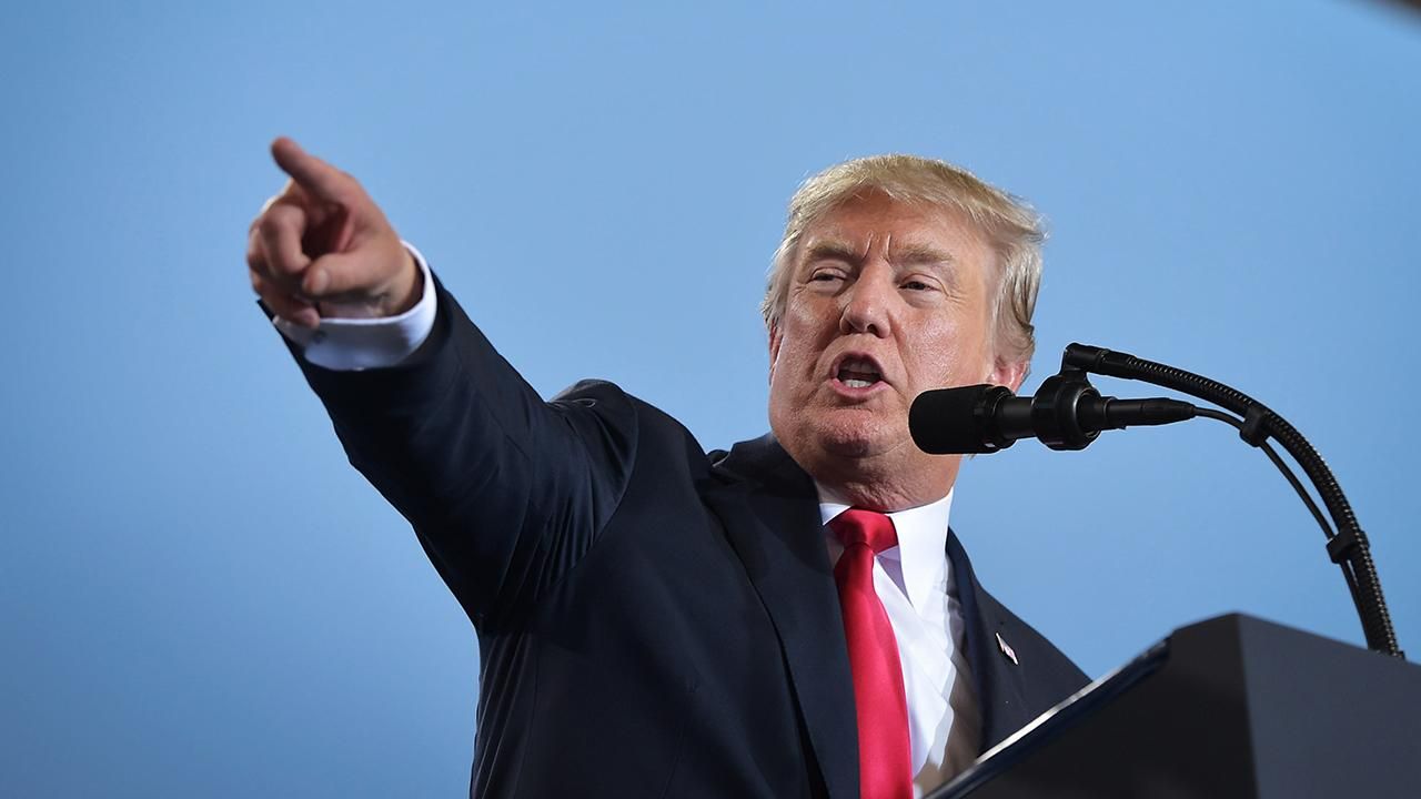 Дональд Трамп піддав критиці Опру Уінфрі і пообіцяв перемогти її на виборах Дональд Трамп піддав критиці Опру Уінфрі і пообіцяв перемогти її на виборах