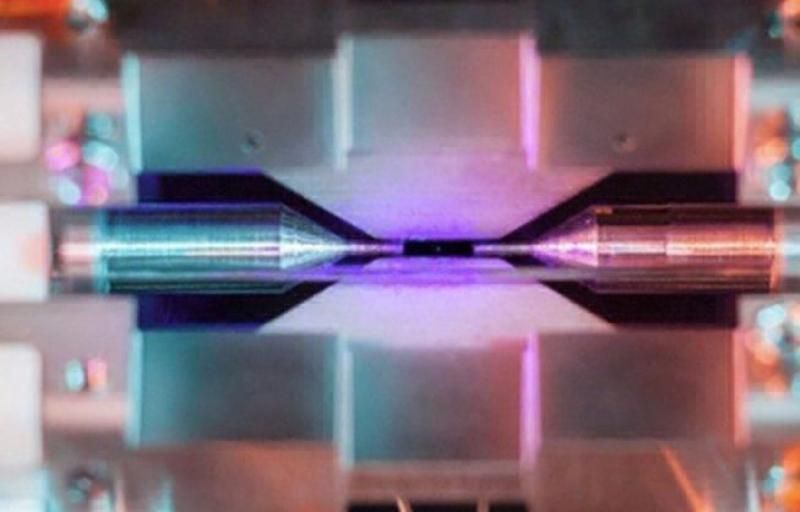 Оксфордський аспірант сфотографував атом на звичайну камеру: дивіться фото