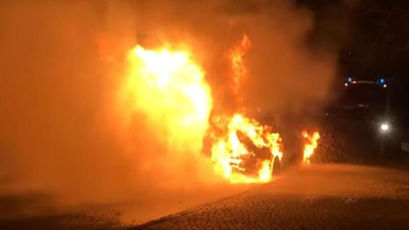 В центре Одессы сгорел Lexus депутата: обнародовали видео пожара
