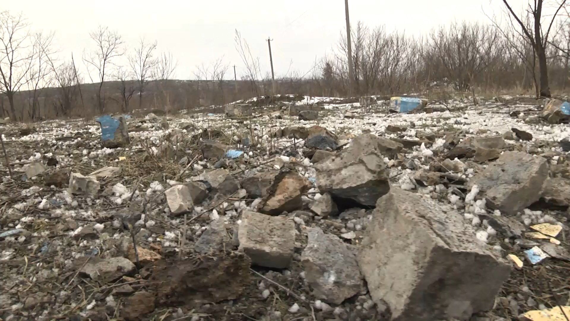 Коли життя стає руїнами: ворог майже добу з артилерії гатив по Троїцькому Коли життя стає руїнами: ворог майже добу з артилерії гатив по Троїцькому