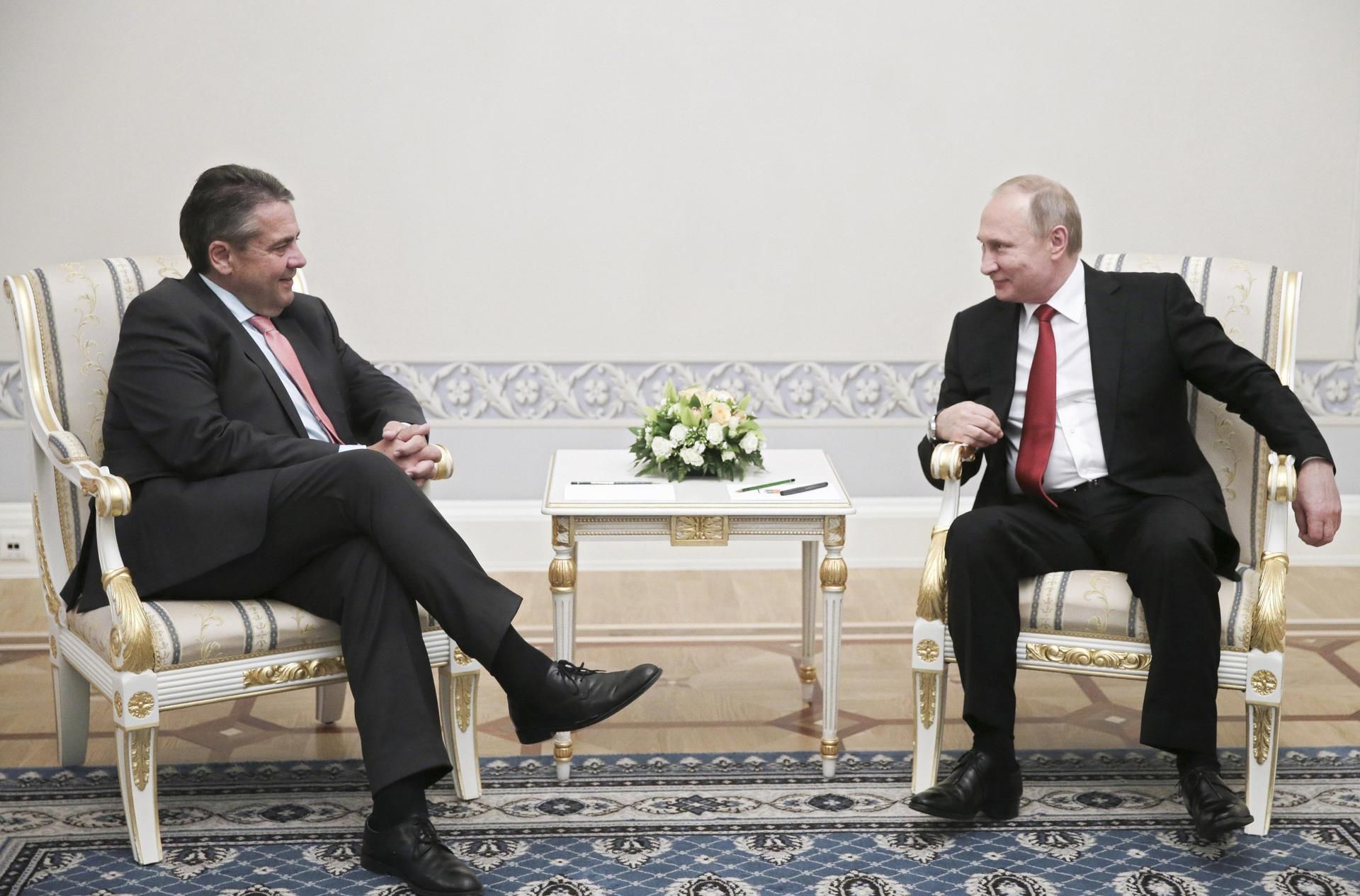 Снимайте санкции, потому что Путин нападет, или Новый немецкий прихвостень для Кремля Снимайте санкции, потому что Путин нападет, или Новый немецкий прихвостень для Кремля