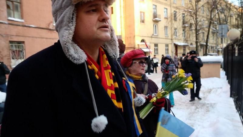 В Санкт-Петербурге почтили память Героев Небесной Сотни В Санкт-Петербурге почтили память Героев Небесной Сотни