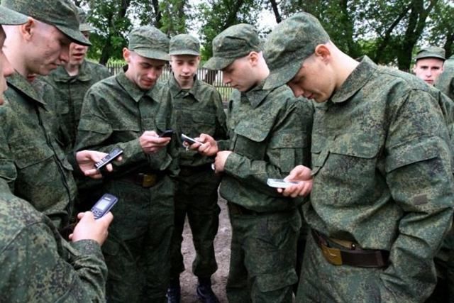 В российской армии появились специальные мобильные телефоны стоимостью 2 тысячи долларов