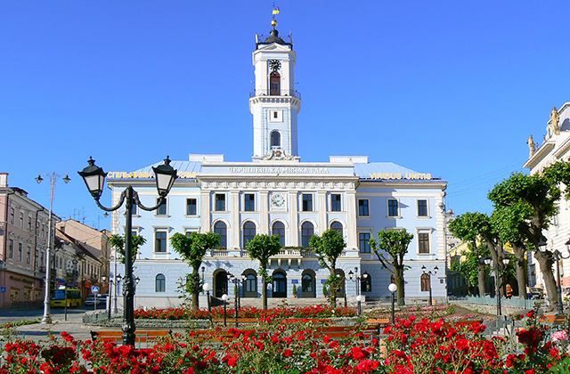 Українська мова стала обов’язковою у Чернівцях у низці сфер Українська мова стала обов’язковою у Чернівцях у низці сфер