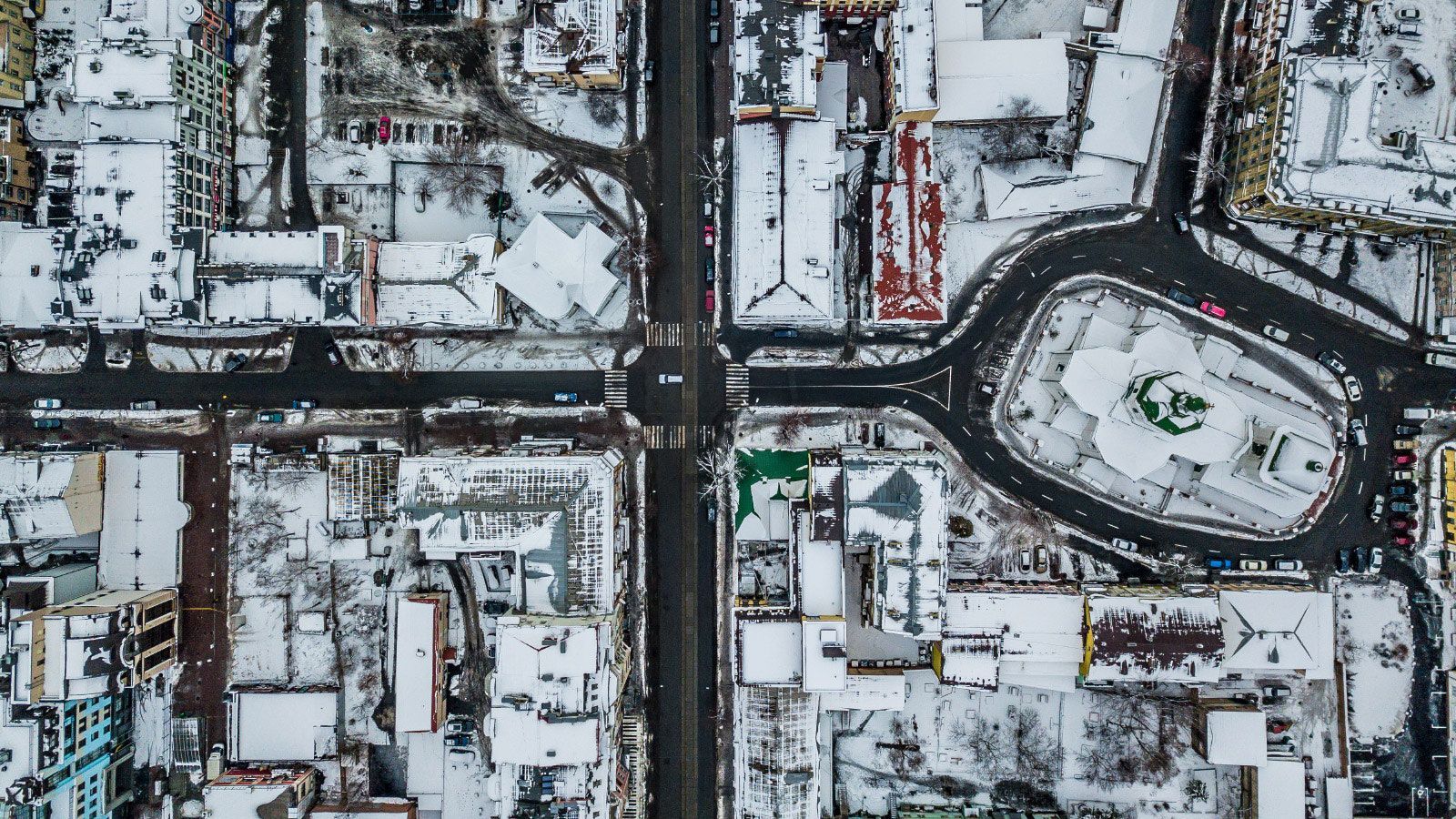 Таким ви його ще не бачили: зимовий Київ у дивовижних фото з дрона