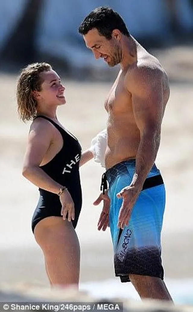 Володимир Кличко і Хайден Панеттьєрі відпочивають на острові Барбадос Володимир Кличко і Хайден Панеттьєрі відпочивають на острові Барбадос