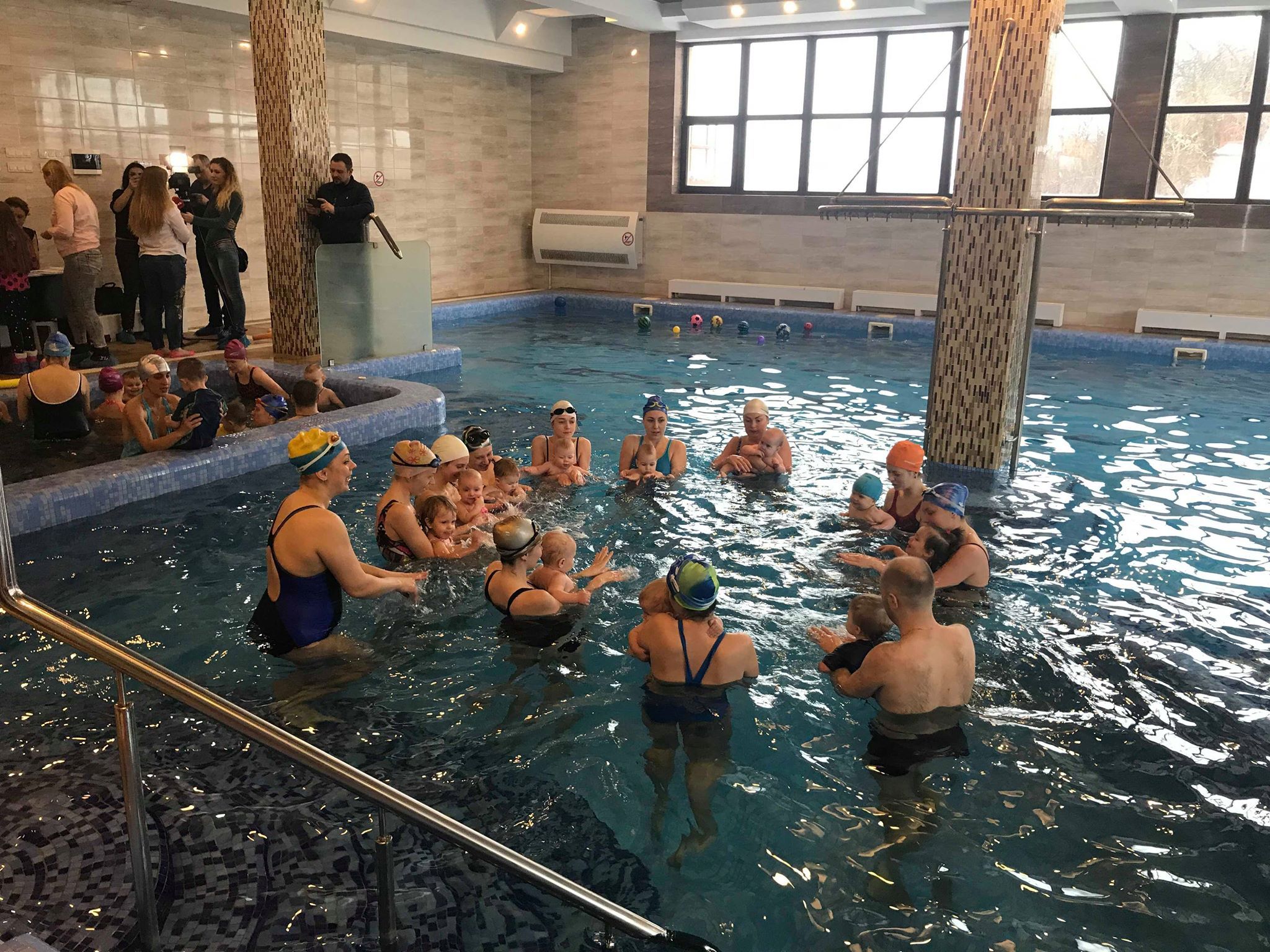 В Ровно состоялись уникальные международные соревнования по младенческому плаванию