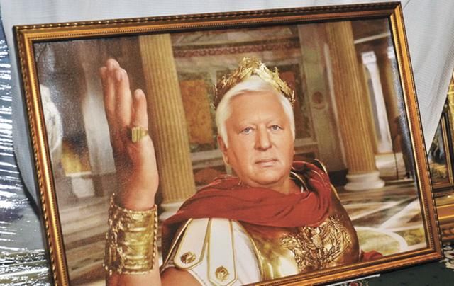 Як виглядає сьогодні будинок Пшонки: у маєтку позривали навіть розетки Як виглядає сьогодні будинок Пшонки: у маєтку позривали навіть розетки