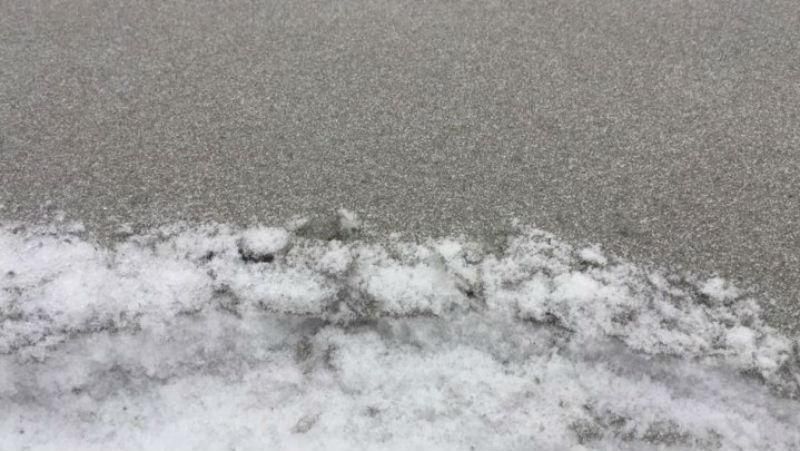 На Прикарпатті випав сірий сніг: відео