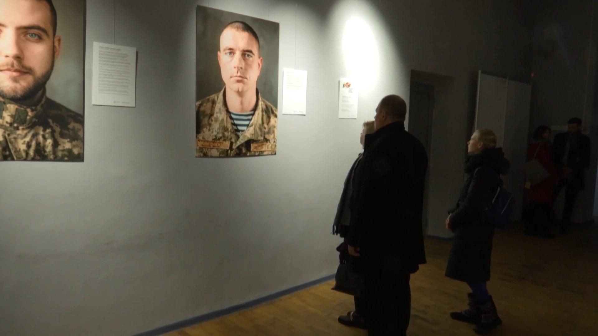 В Киеве прошла выставка посвященная крымским татарам, которые защищали Украину на Востоке