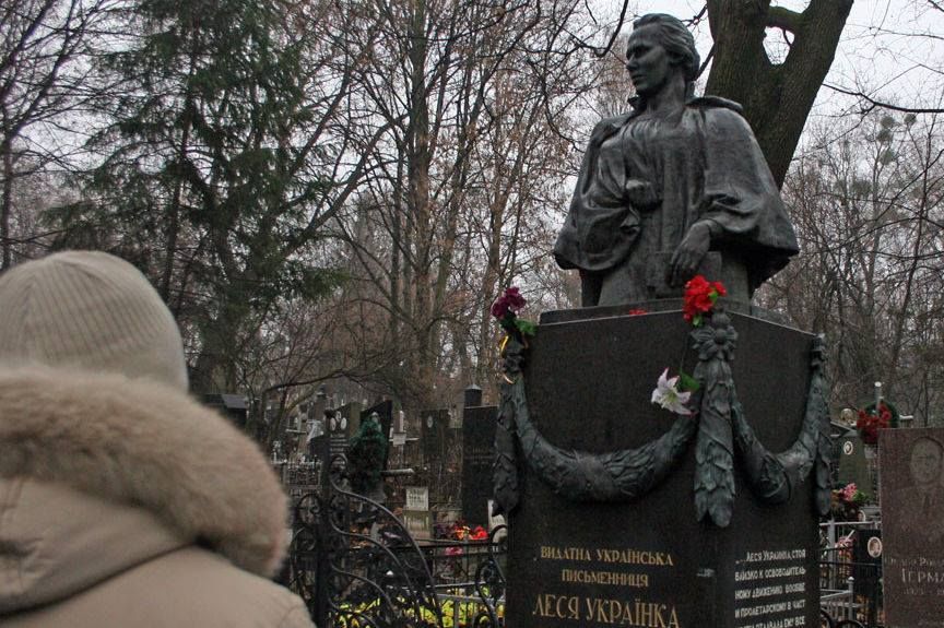 На Байковому кладовищі обікрали пам'ятник Лесі Українки