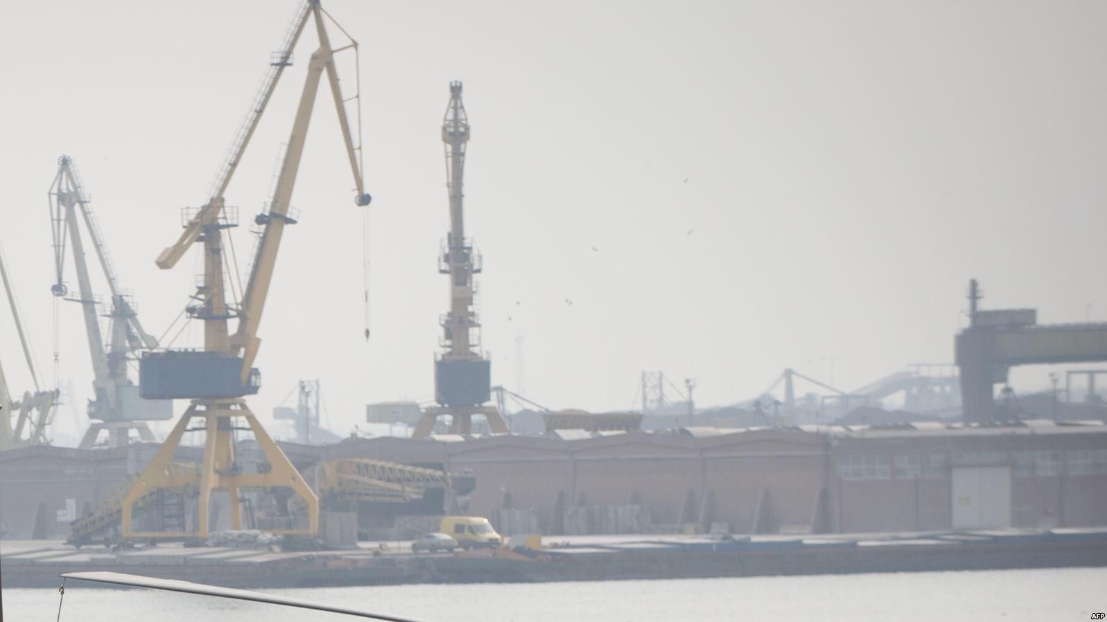 У Тунісі затримано судно з військовою технікою із Росії У Тунісі затримано судно з військовою технікою із Росії