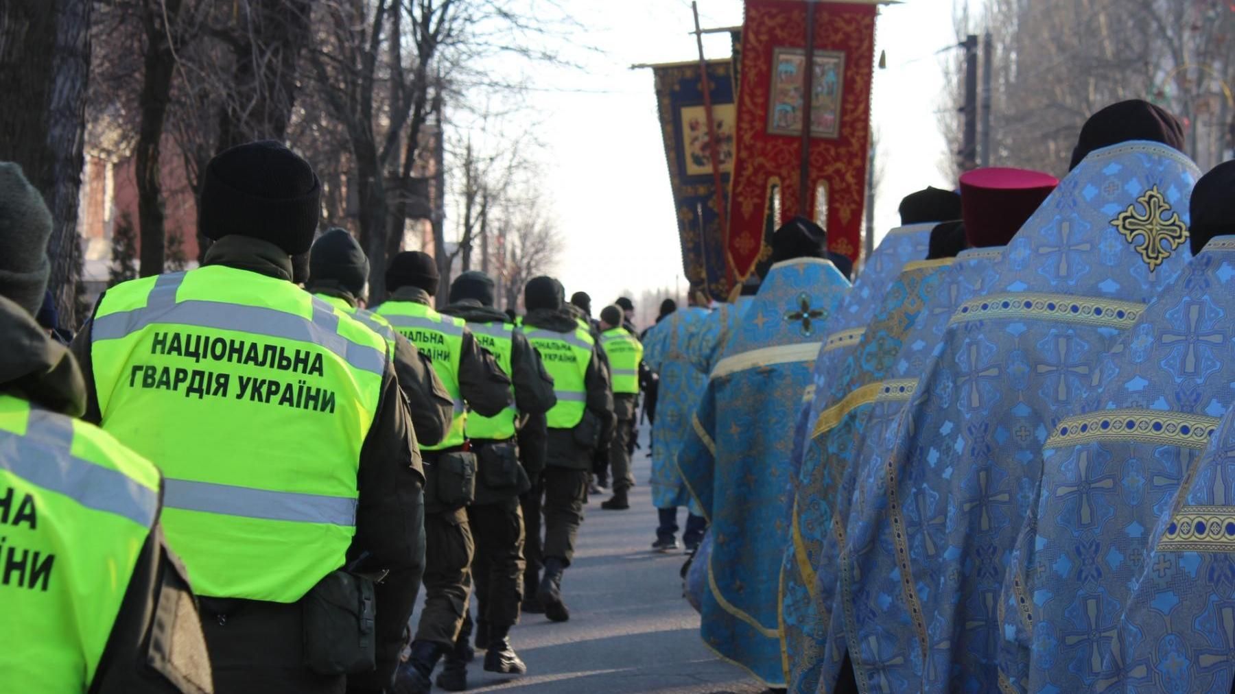 Священики УПЦ МП пройшлися ходою під посиленою охороною у Запоріжжі