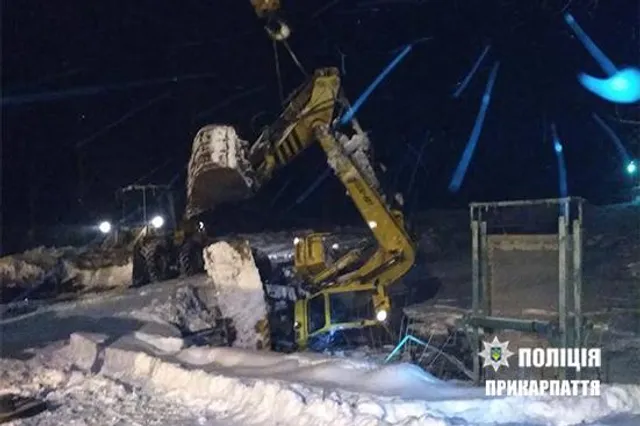 На Івано-Франківщині екскаватор перекинувся з водієм На Івано-Франківщині екскаватор перекинувся з водієм