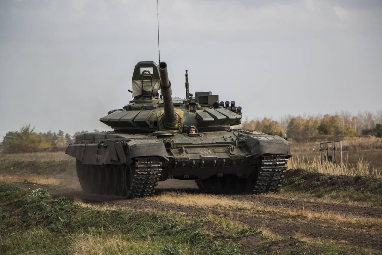 Бойовики на Донбасі втратили два танки Т-72 під час навчань