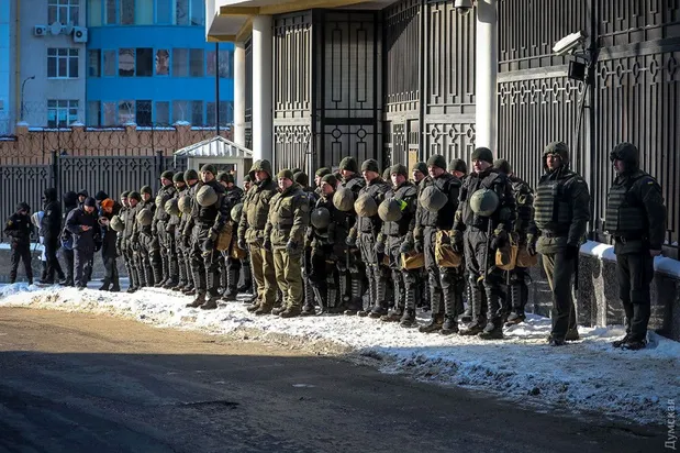 Консульство РФ в Одесі охороняли чимало силовиків