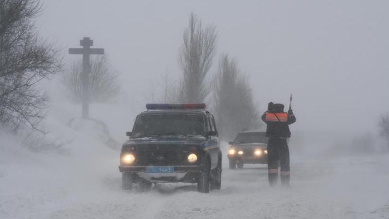 Из-за непогоды в Украине на части дорог возможно прекращение движения автомобилей: карта