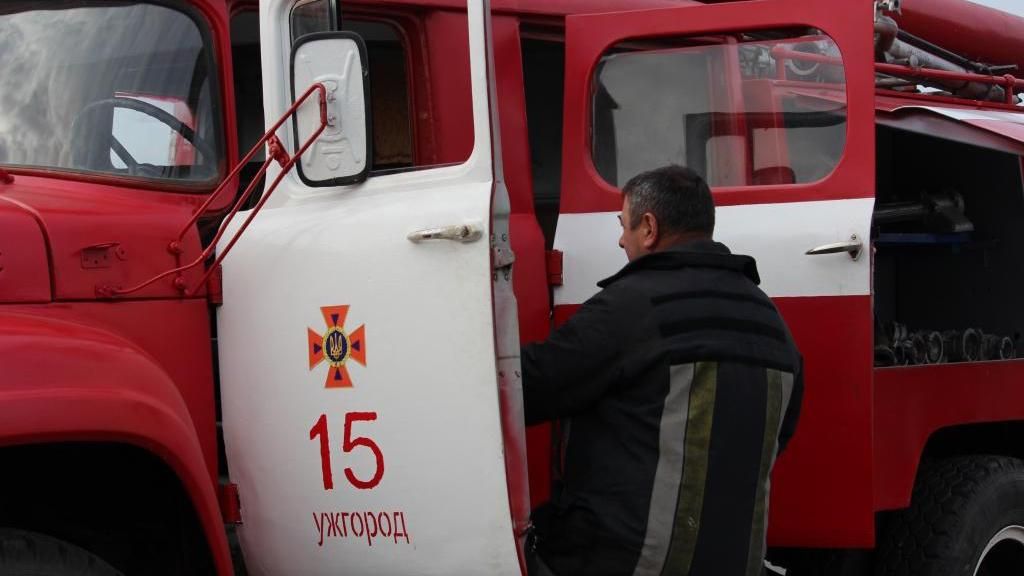 Неизвестные подожгли офис венгров в Ужгороде