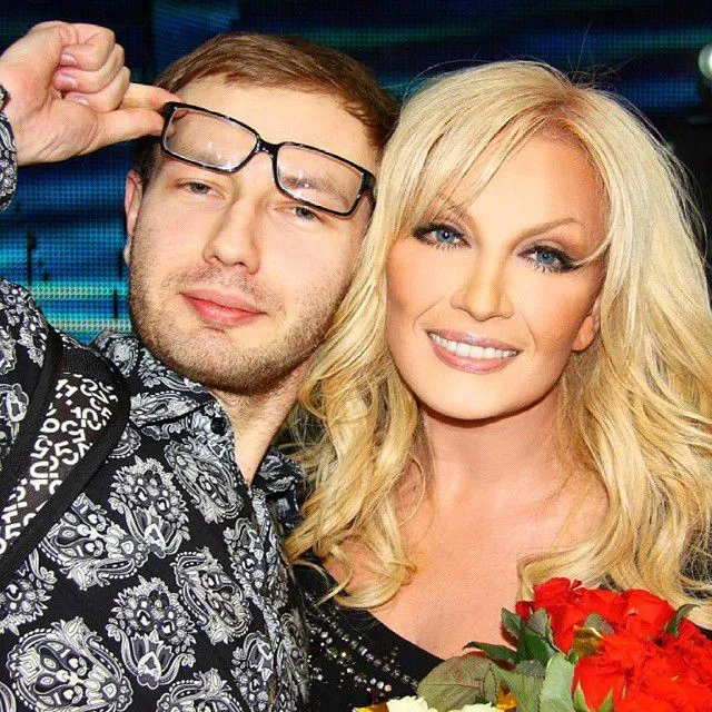 Таїсія Повалій з сином Денисом Таїсія Повалій з сином Денисом