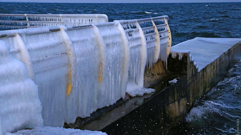Лютневі морози добрались до Одеси: фото зимового моря