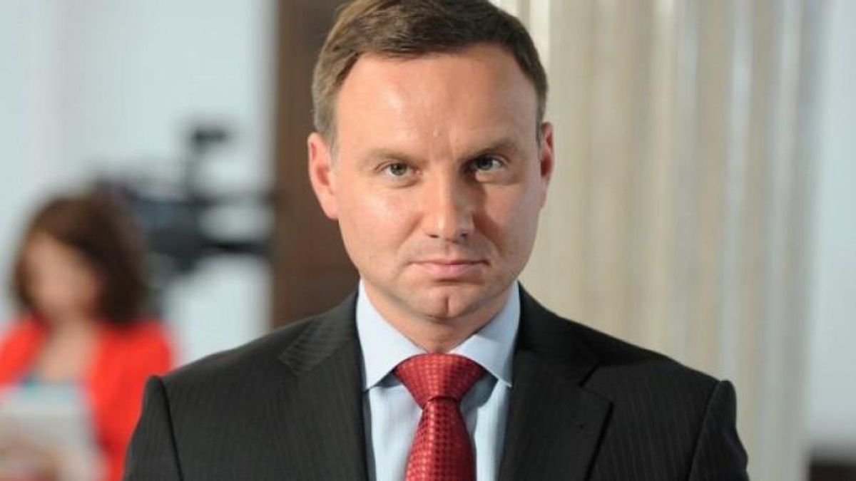 Автомобіль президента Польщі Дуди потрапив у ДТП Автомобіль президента Польщі Дуди потрапив у ДТП