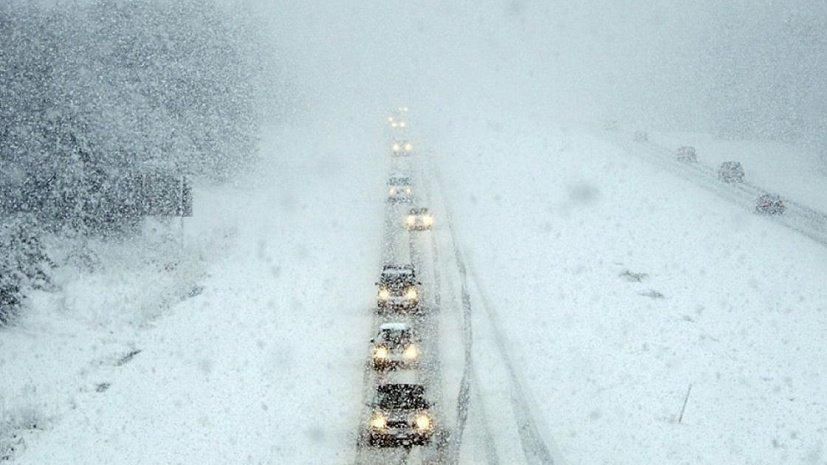 Непогода в Украине: объявлено штормовое предупреждение и ограничено движение транспорта