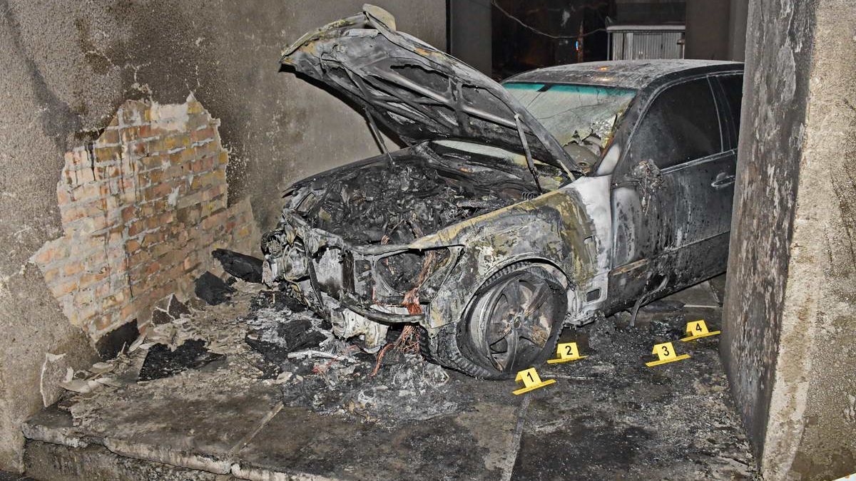 У Києві підірвали автомобіль адвоката Насірова та Кучми: фотодоказ У Києві підірвали автомобіль адвоката Насірова та Кучми: фотодоказ