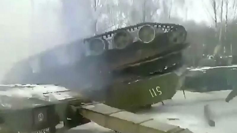Російські військові "загубили" артилерійську установку "Акація": комічне відео