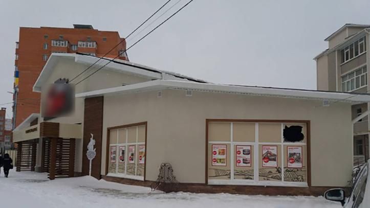 У Сумах кинули дві гранати у супермаркет: фото з місця інциденту У Сумах кинули дві гранати у супермаркет: фото з місця інциденту