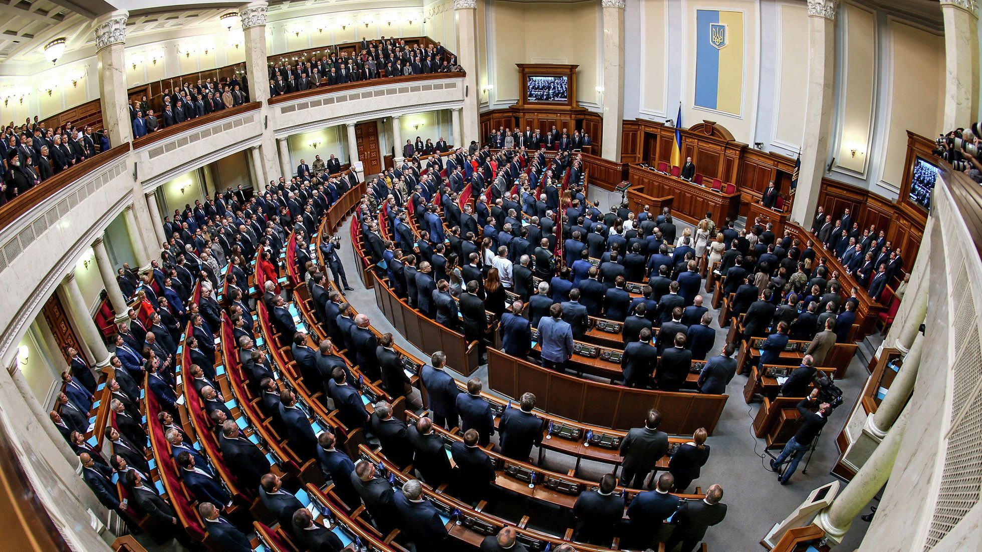Общественность и оппозиционеры критикуют президентский законопроект про Антикоррупционный суд