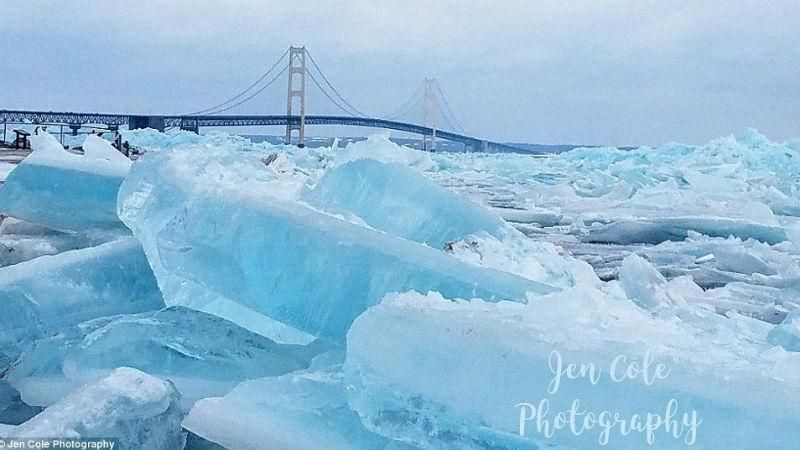 Синий лед – удивительные фото природного феномена