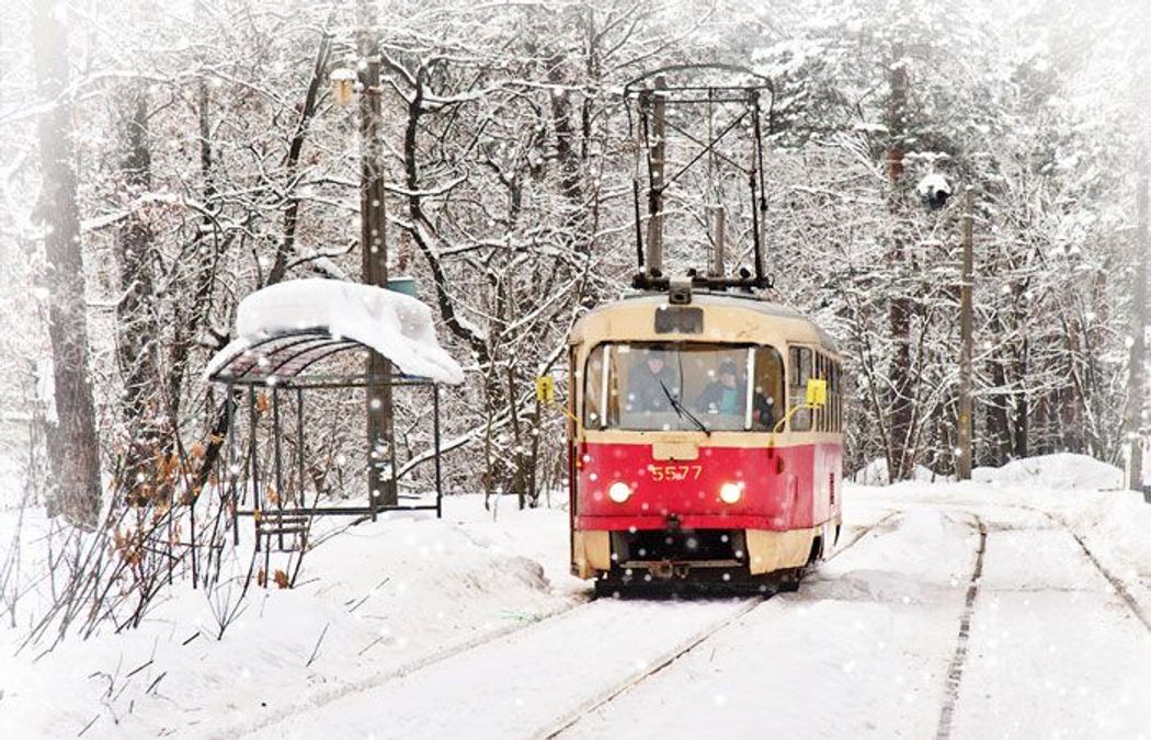 В Харькове трамвай со снегом внутри возил пассажиров: впечатляющее видео