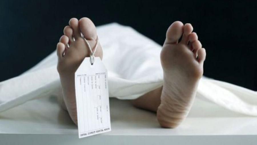 У Кривому Розі на зупинці знайшли тіло чоловіка: фото У Кривому Розі на зупинці знайшли тіло чоловіка: фото